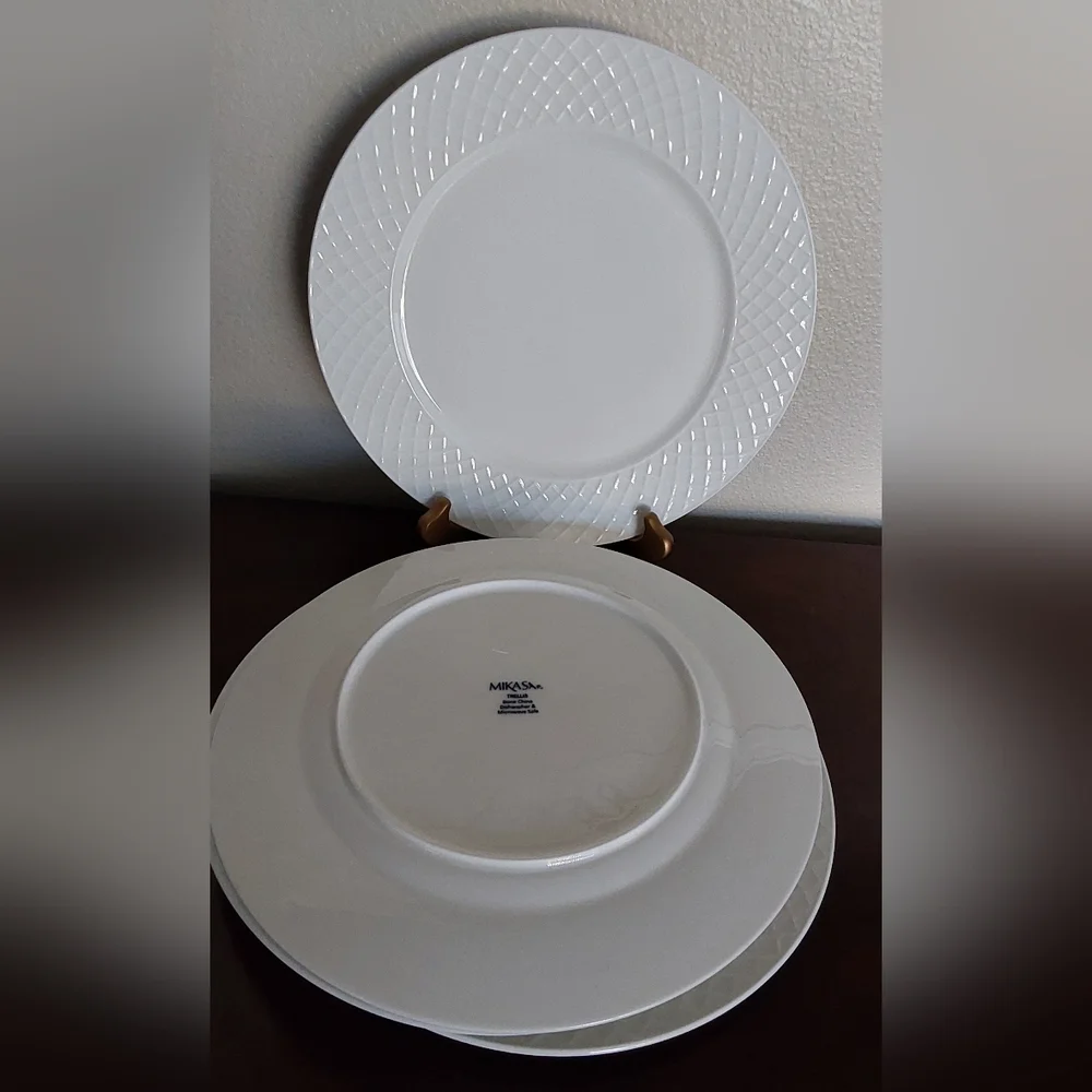 Mikasa Trellis Elegant White Dinner‎ Plate Set Of 4